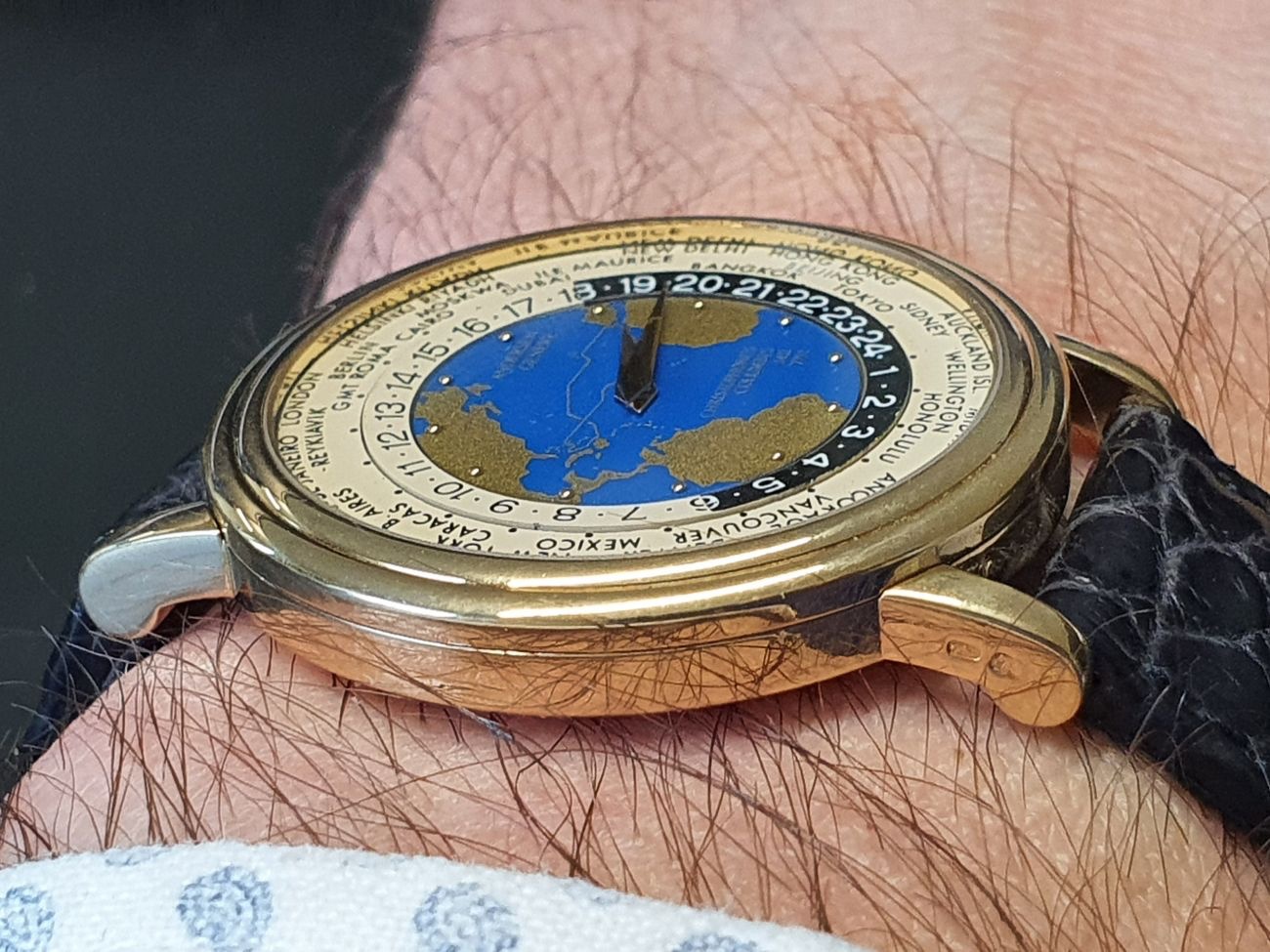 Watch by AHCI and independent haute horlogerie, complications