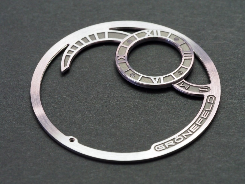 The 2 dials assembled