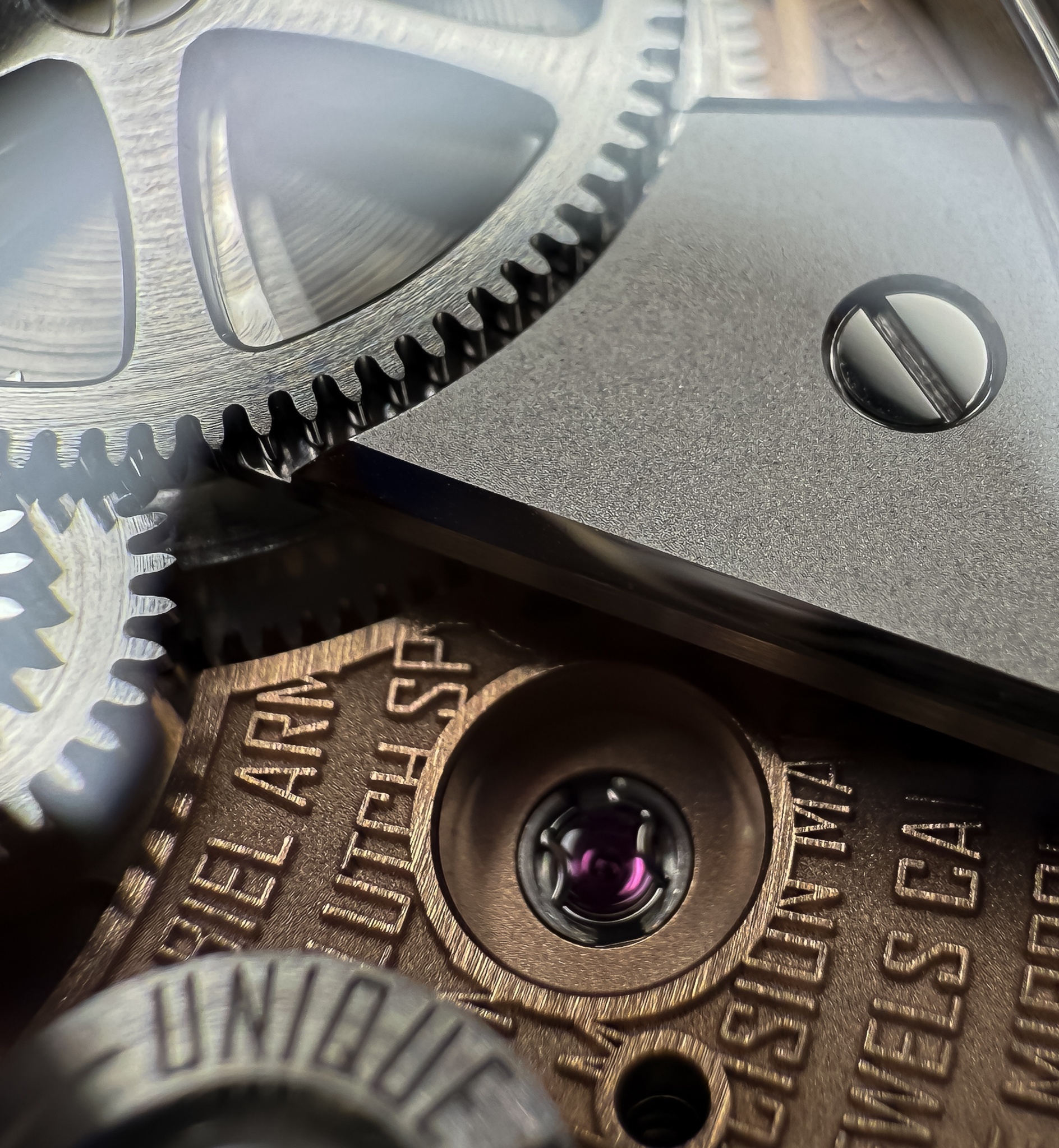 Watch by AHCI and independent haute horlogerie, Armin Strom Resonance