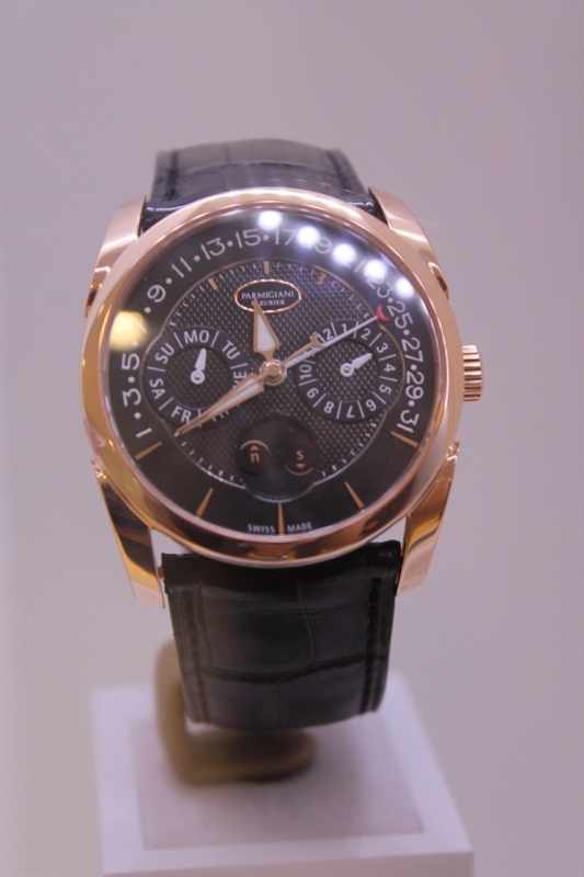 Tonda Quator Ã¢Â?Â? Movement with retrograde annual calendar with precision moon phase, 50 hours power reserve, Date Ã¢Â?Â? Hour Ã¢Â?Â? Minutes Ã¢Â?Â? Month, Rose Gold plated appliques dial, opaline outer Ã¢Â?Â?grain barleyÃ¢Â?Â? center finishing
