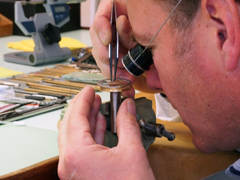 Securing the dial on the tool