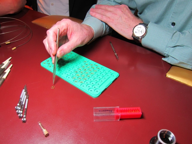 Manfred explaining the technique of the balance regulation.