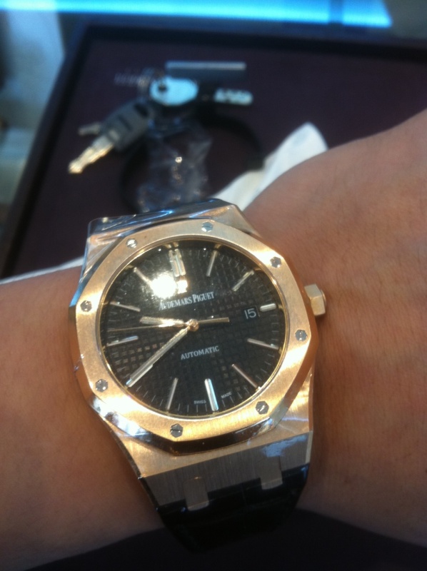 rose gold 15400 $ 25,700USD after discount