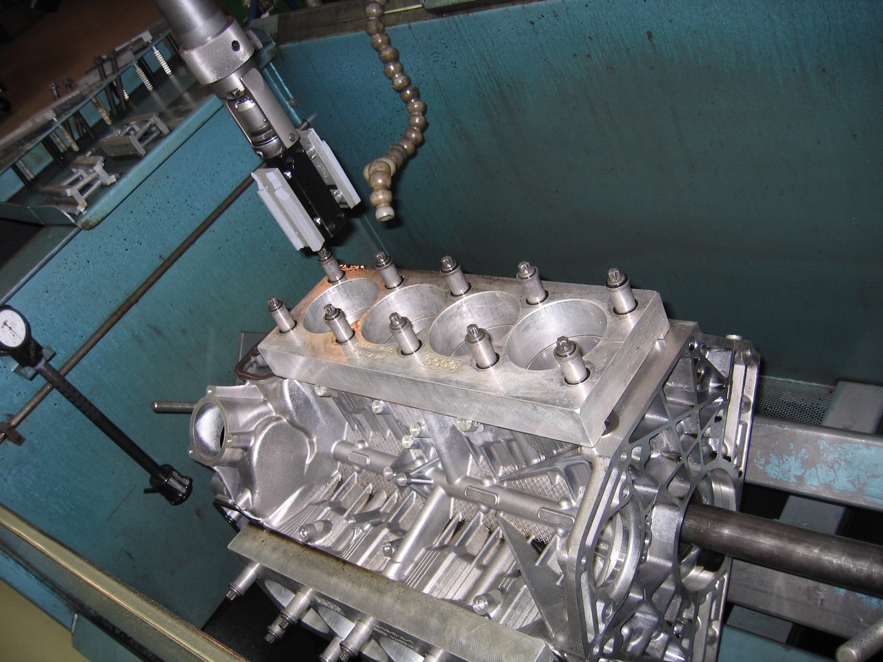 Is this a 4 cylinder? Or is it half an 8 cylinder? 