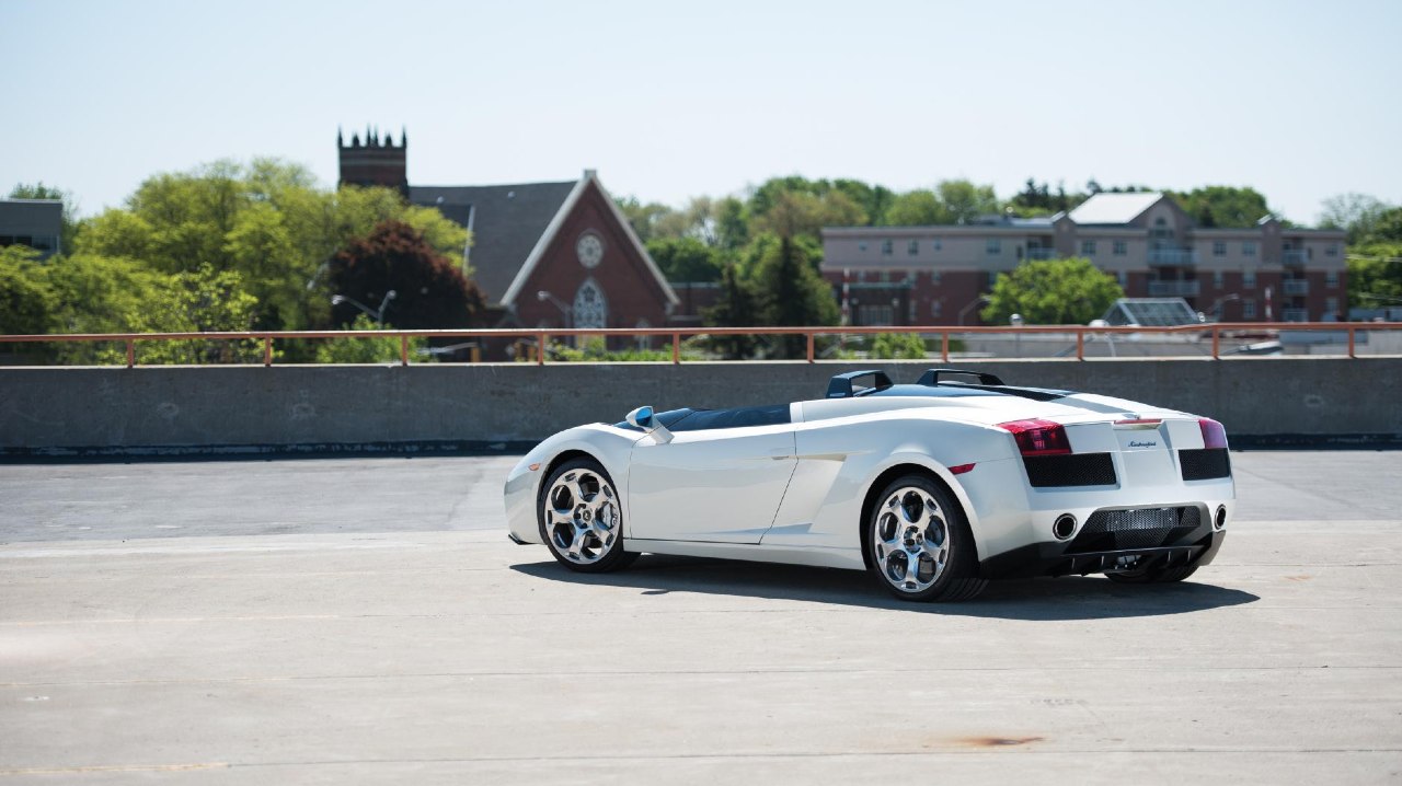 Notice the car appears entirely to be one long rectangular. There is no greenhouse, nor pillars, nor roof.