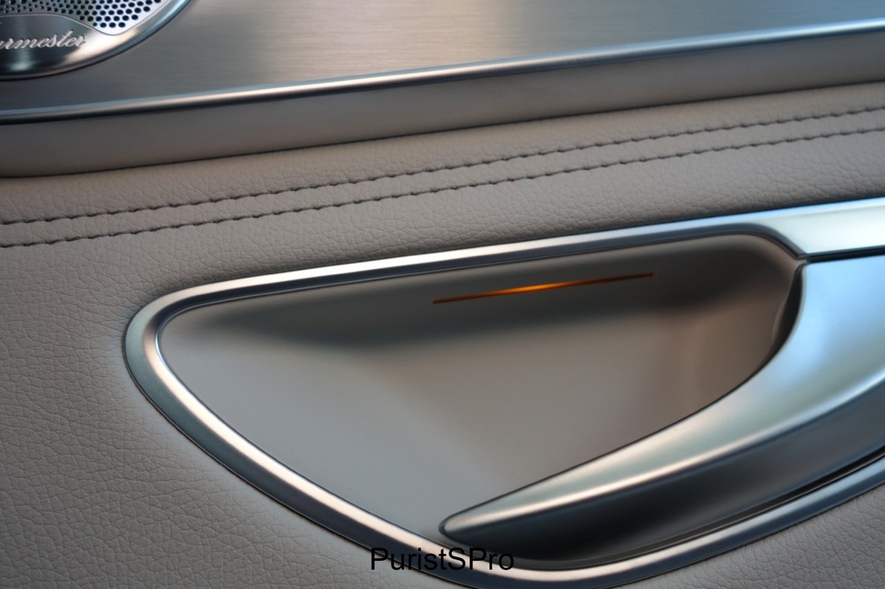 Exceptional Ambiance lighting in this vehicle. 