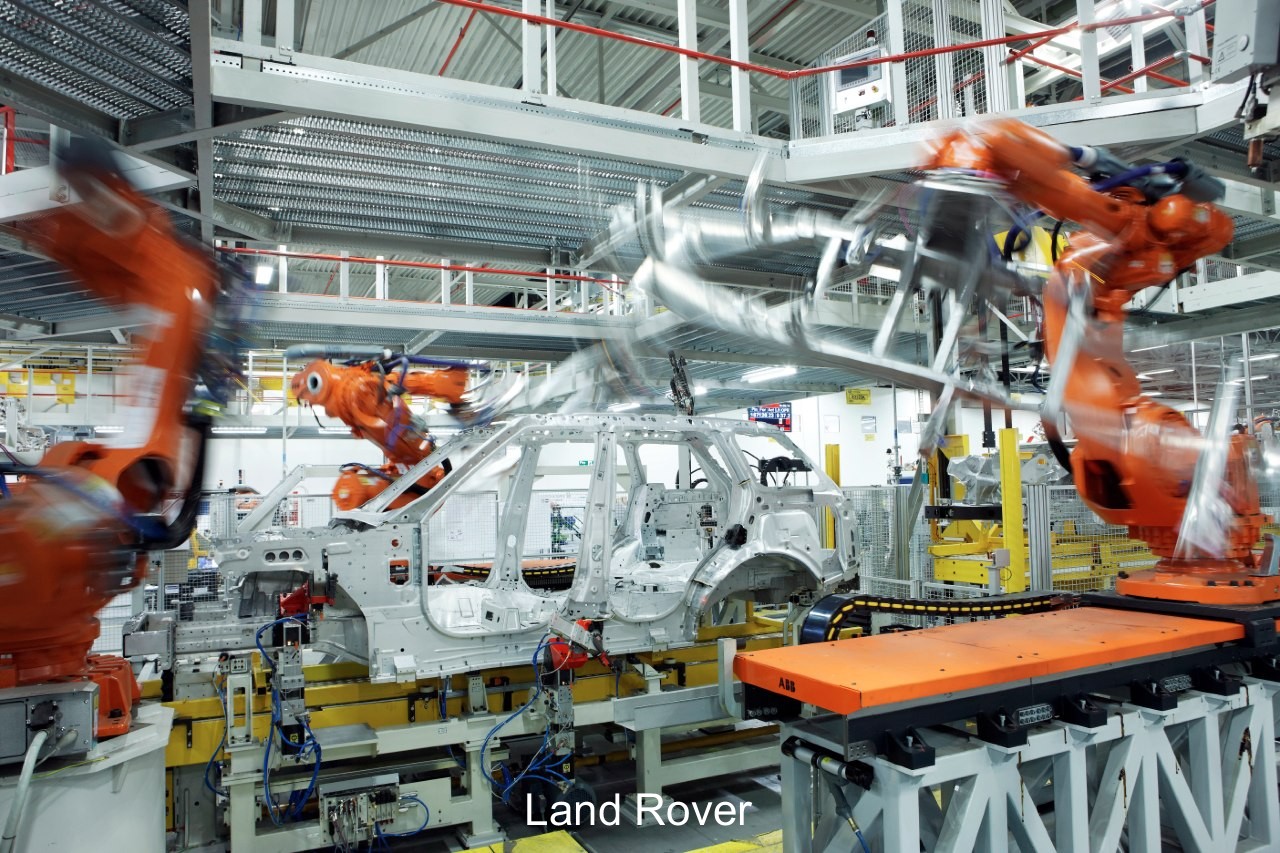 There are 328 robots on the production line of the Range Rover.