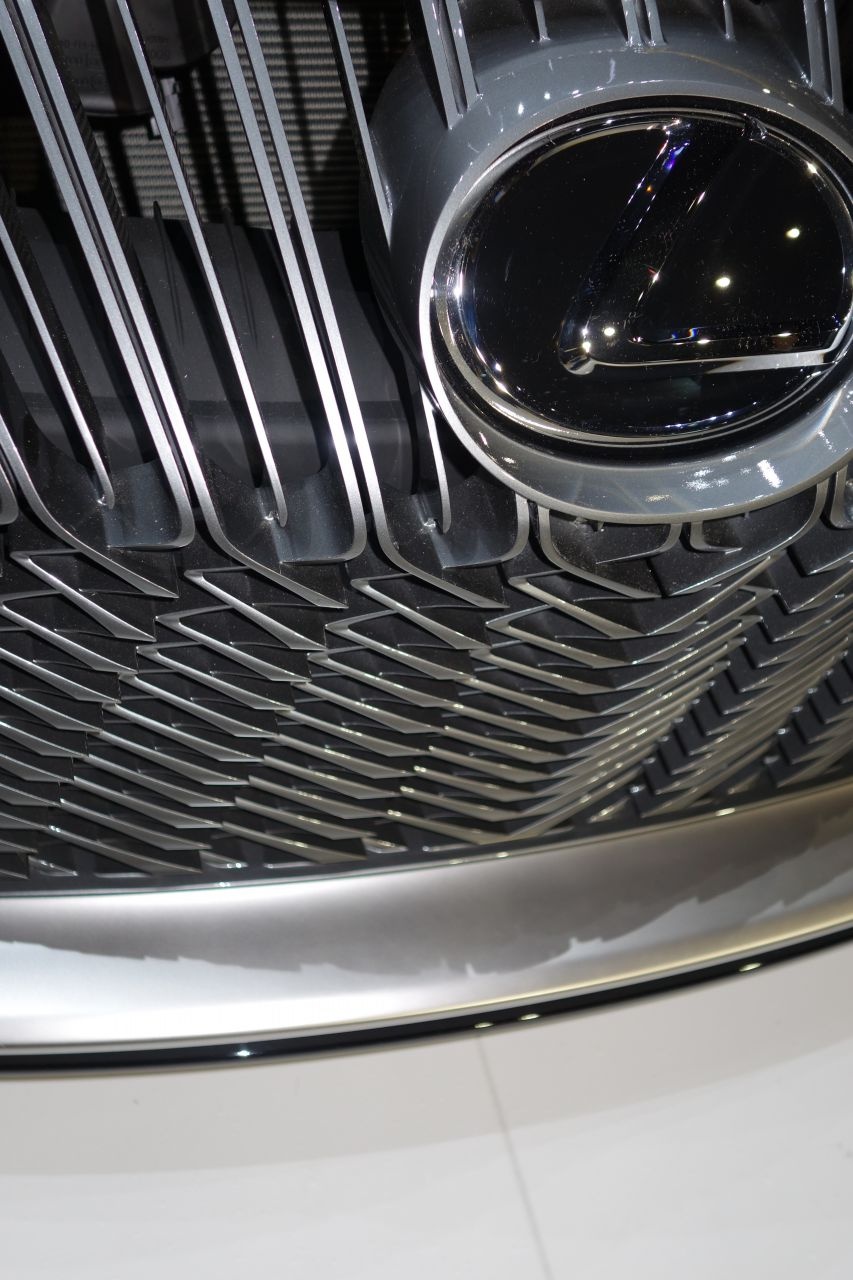 The matrixing of this grill is really interesting to look at.