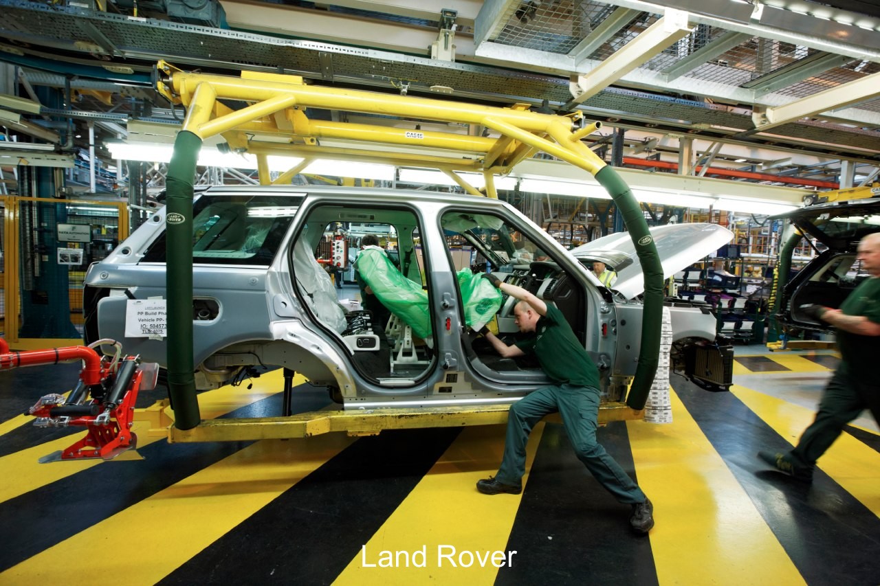 Almost complete, this Range Rover is ready for customer. 