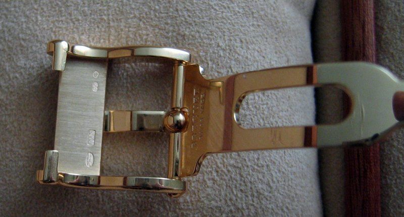 The Deployment clasp is discrete under a suit or makes a statment with a T shirt.