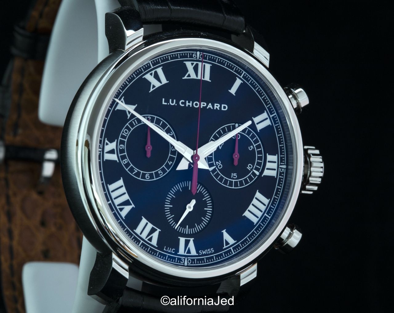 Clean and sharp dial, with Chopard's bold Romans.