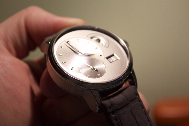 I love how the dial changes character with the light 