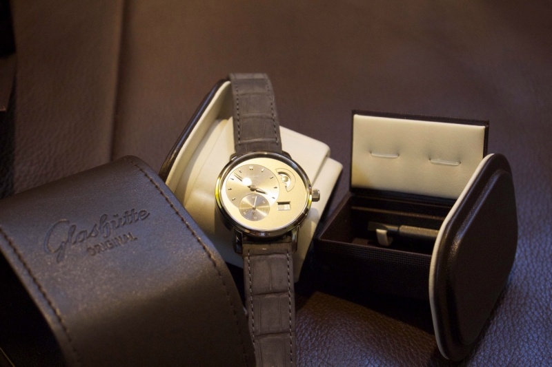 Even the German design trickles down to the box - a lovely smaller compartment to store the push pin 