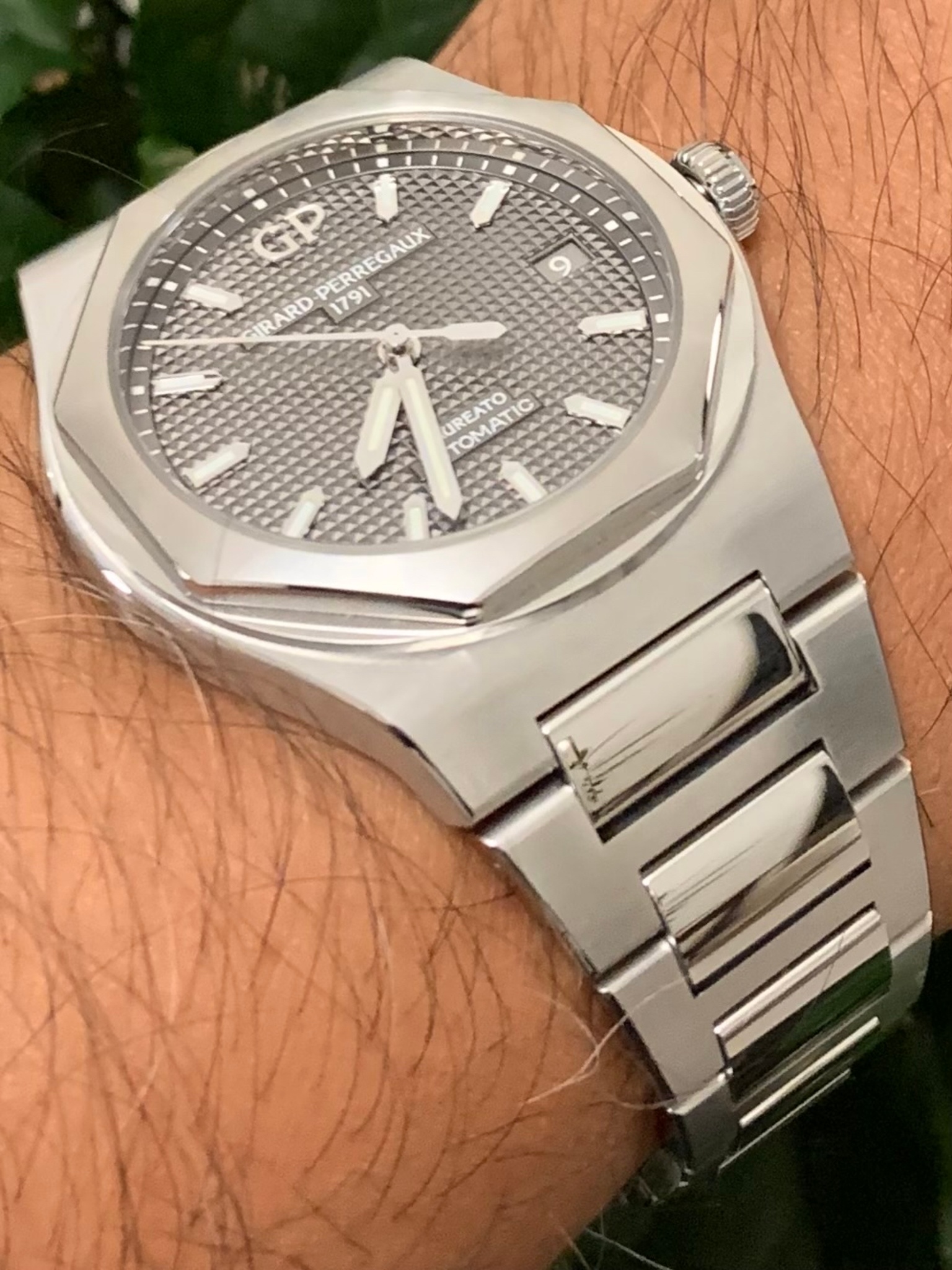 Watch by Girard Perregaux, Laureato, 81010