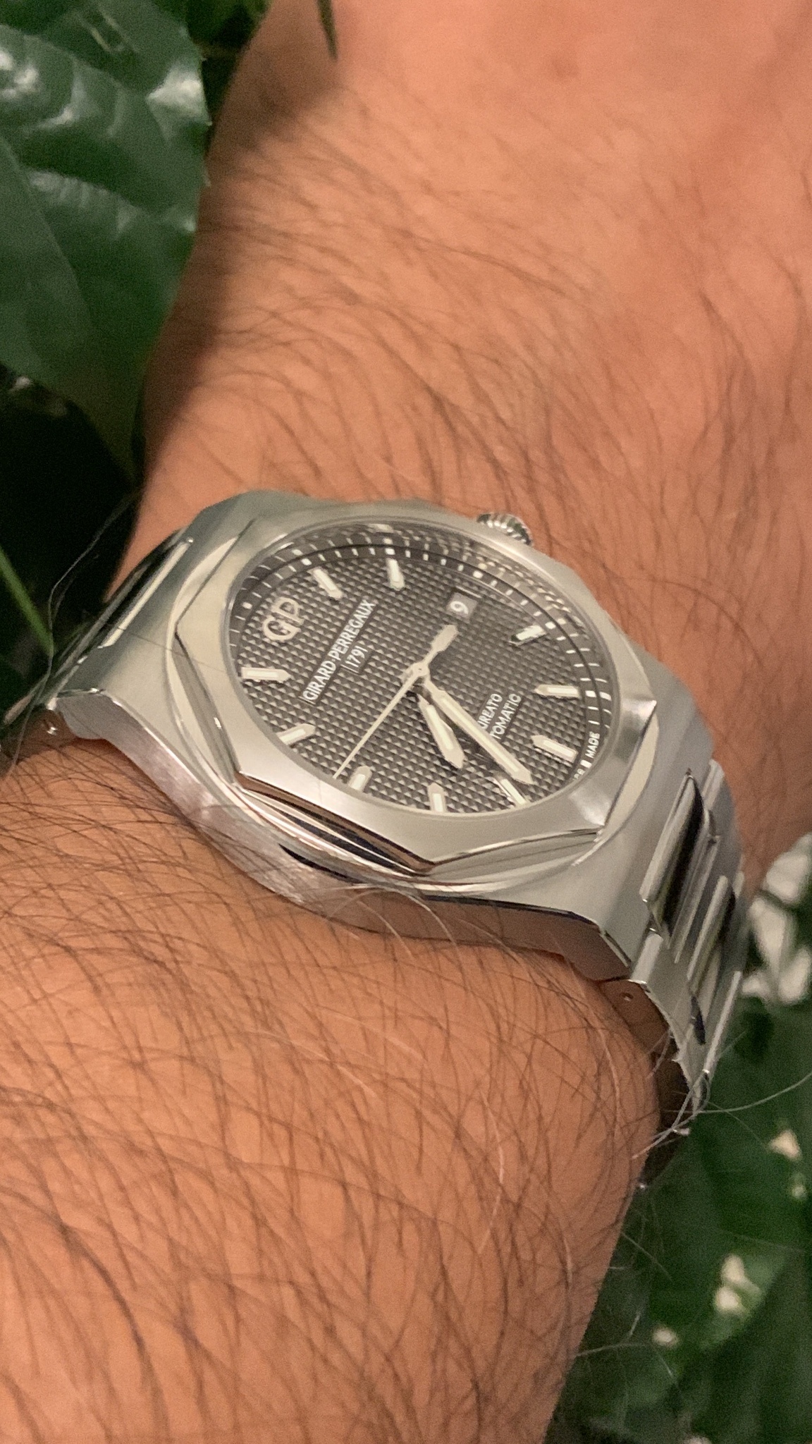 Watch by Girard Perregaux, Laureato, 81010