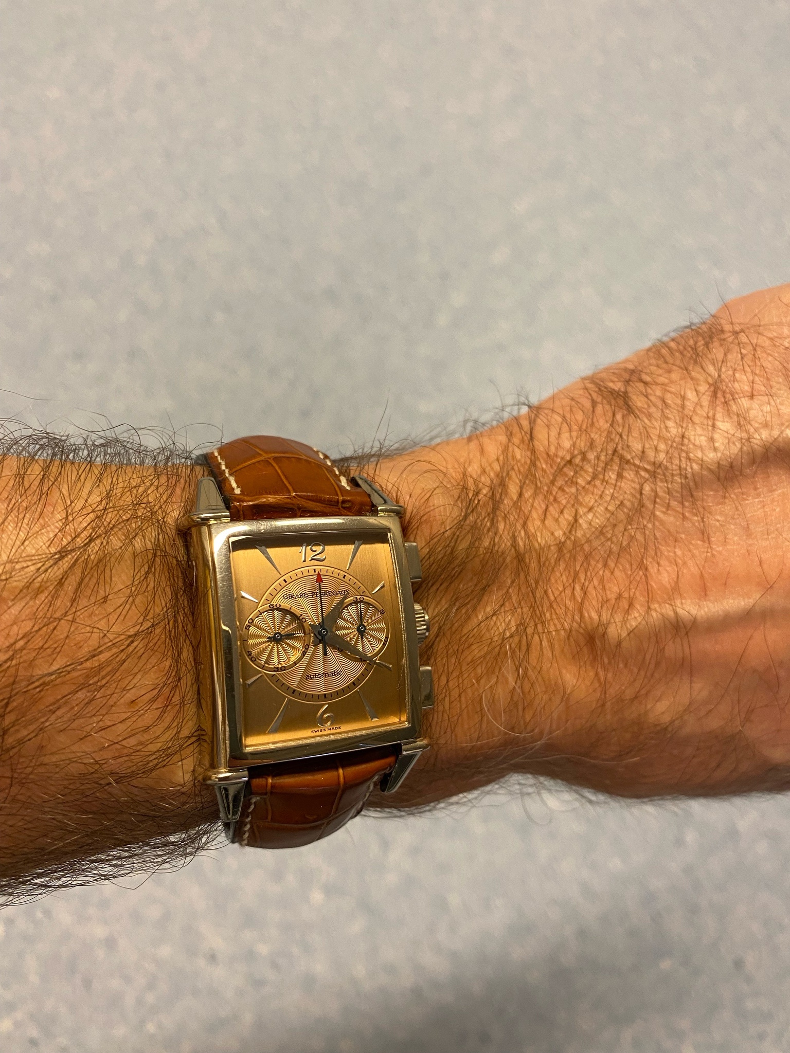 Watch by Girard Perregaux, Vintage 1945, Vintage 45 Chronograph, 2599