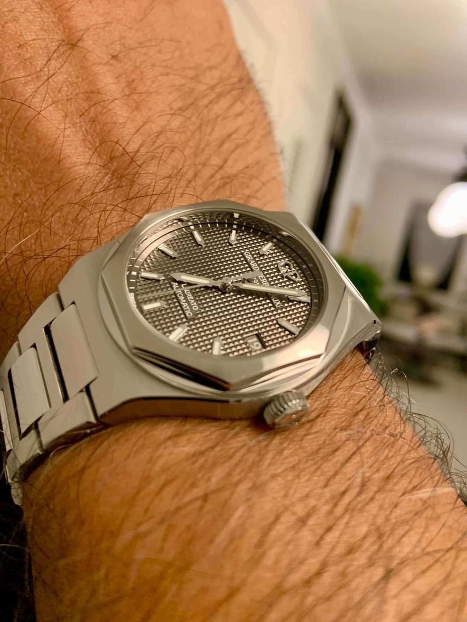 Watch by Girard Perregaux, Laureato, 81010