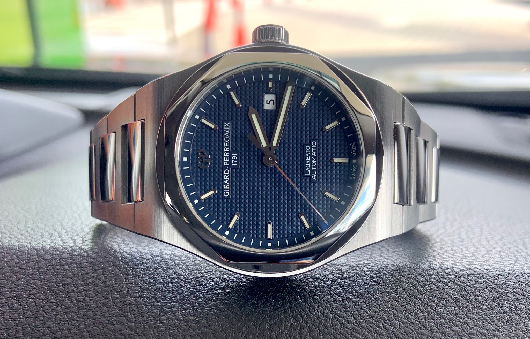 Watch by Girard Perregaux, Laureato, 81000