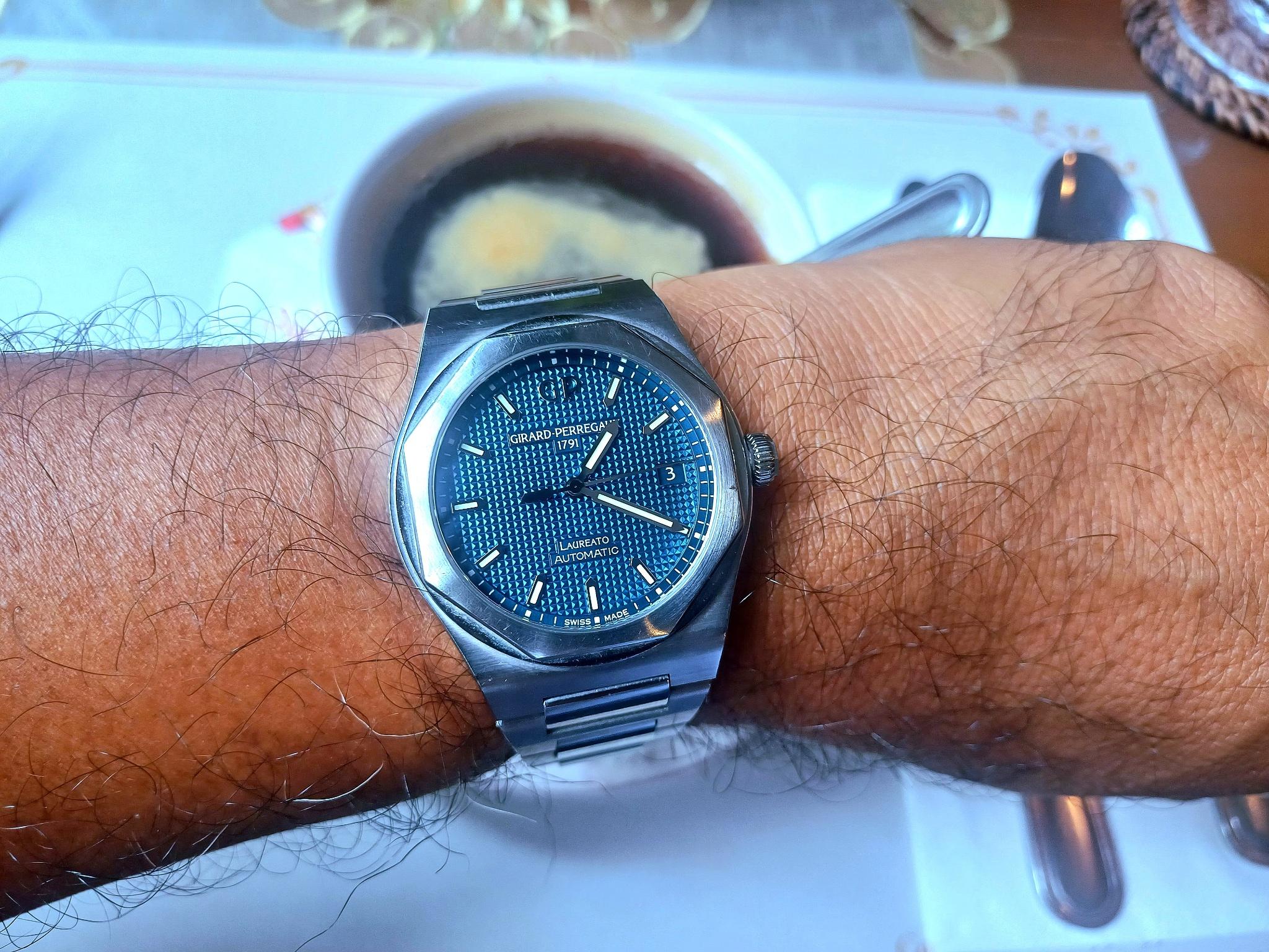 Watch by Girard Perregaux, Laureato, 81005