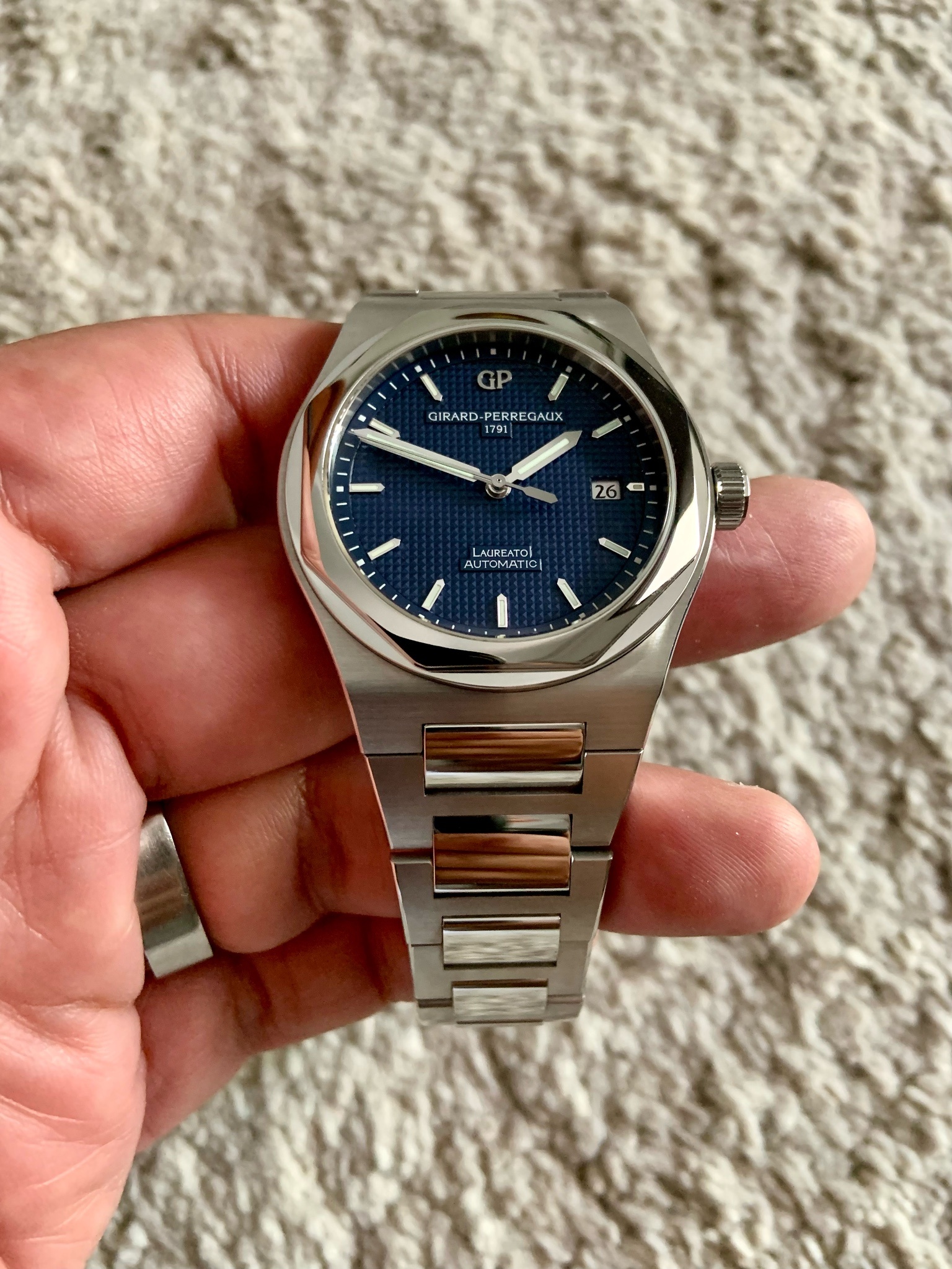Watch by Girard Perregaux, Laureato, 81000
