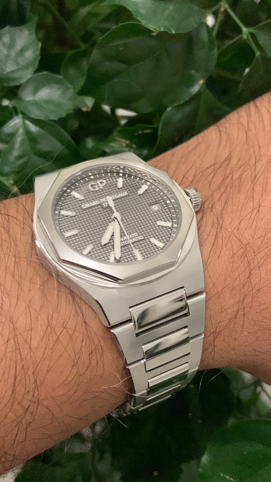 Watch by Girard Perregaux, Laureato, 81010