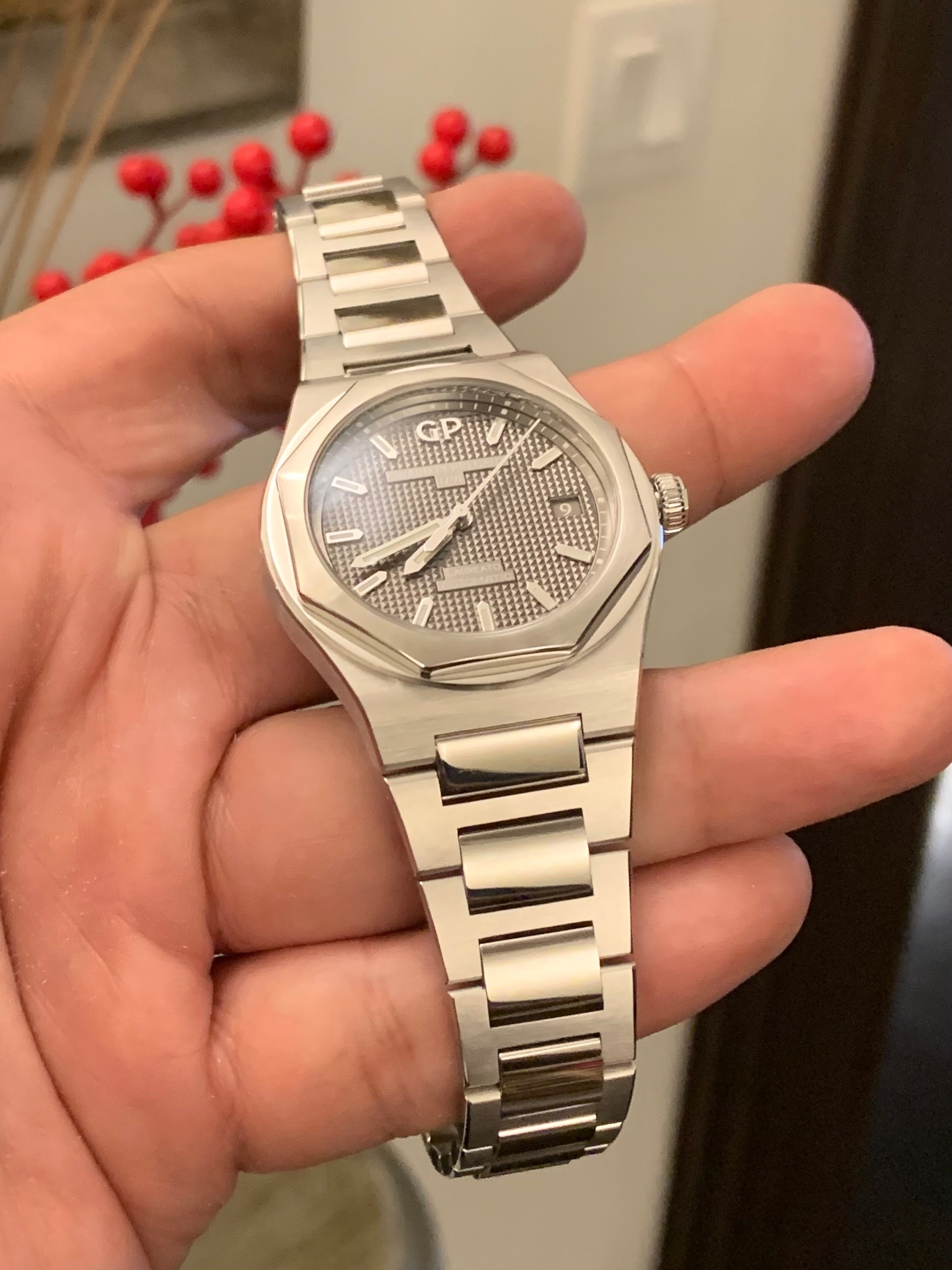 Watch by Girard Perregaux, Laureato, 81010