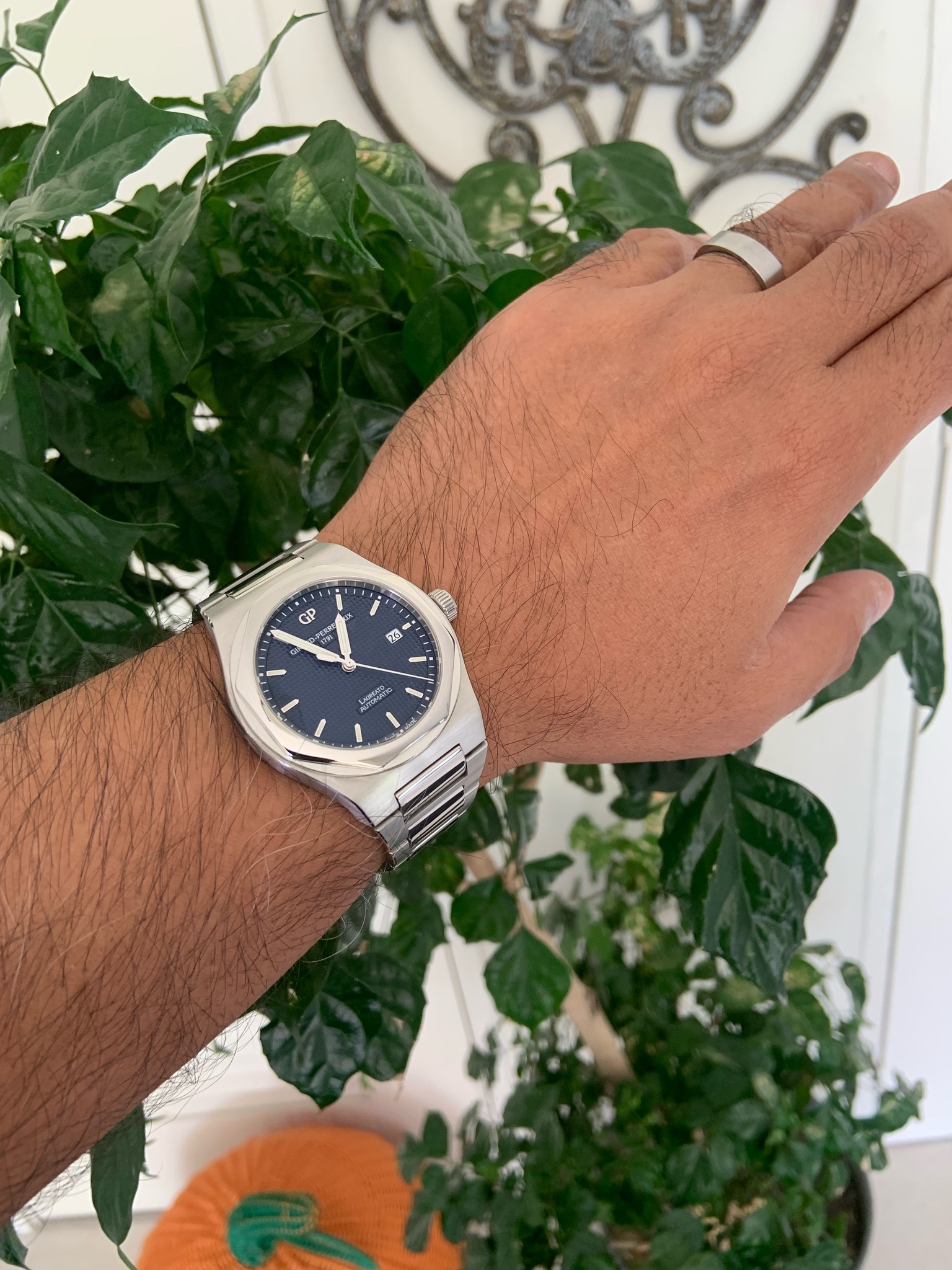 Watch by Girard Perregaux, Laureato, 81000