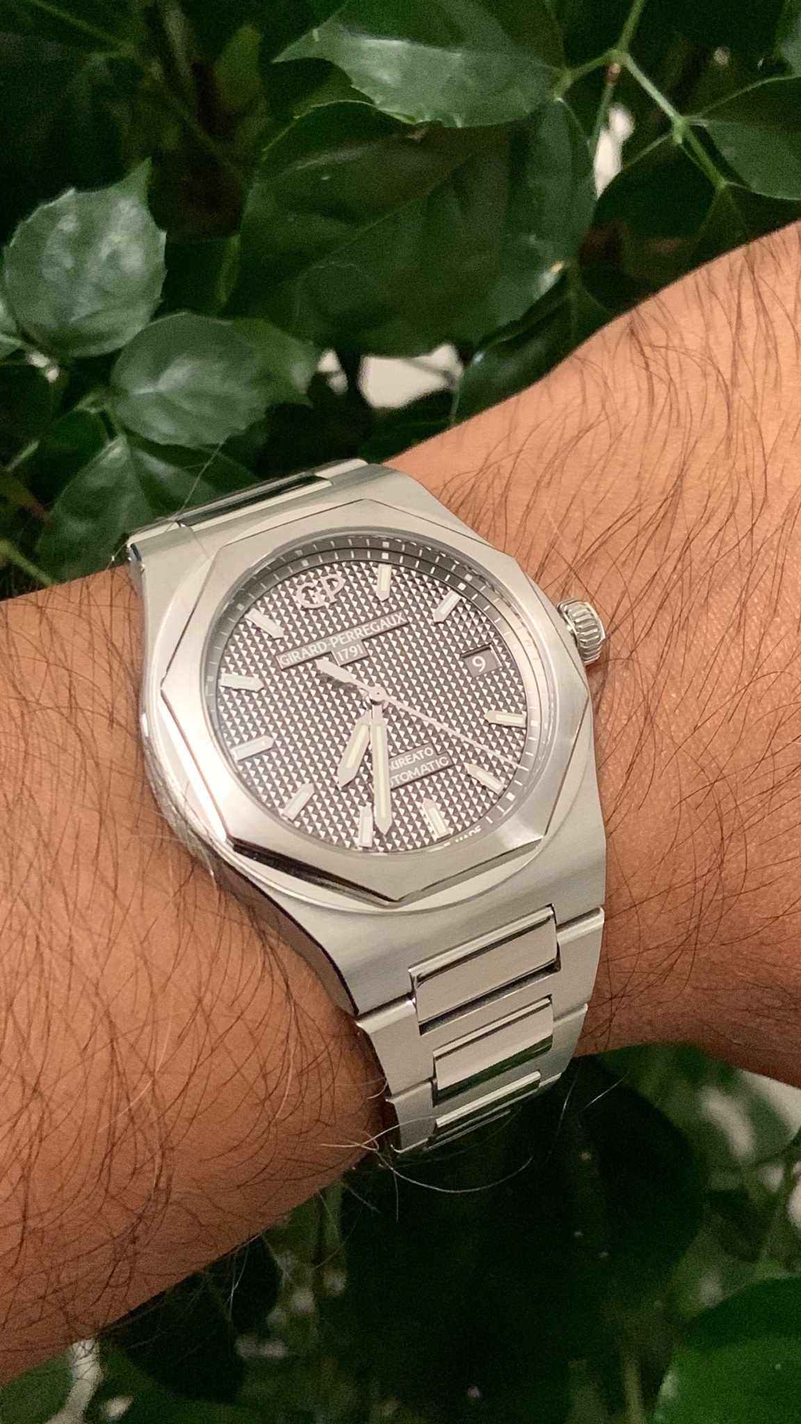 Watch by Girard Perregaux, Laureato, 81010