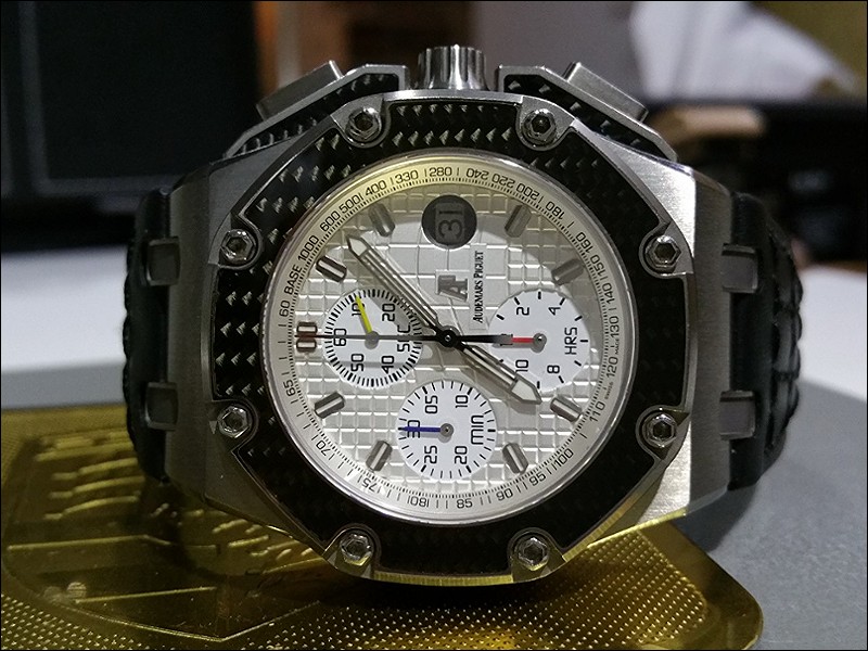 Deep rich carbon fiber bezel and edge and pusher flange