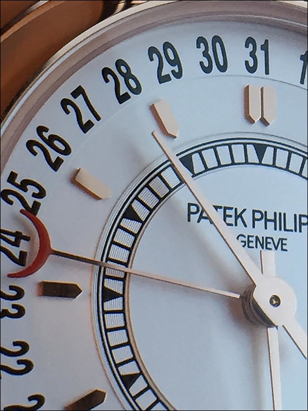 no 3D effect of the numerals in this photo but the half moon date marker is nice