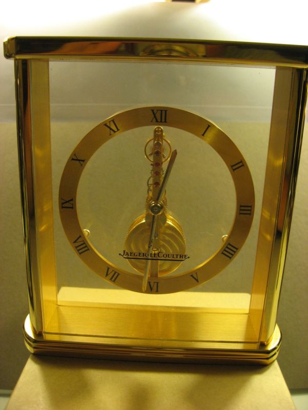 Small table clock - 13 cm high front view