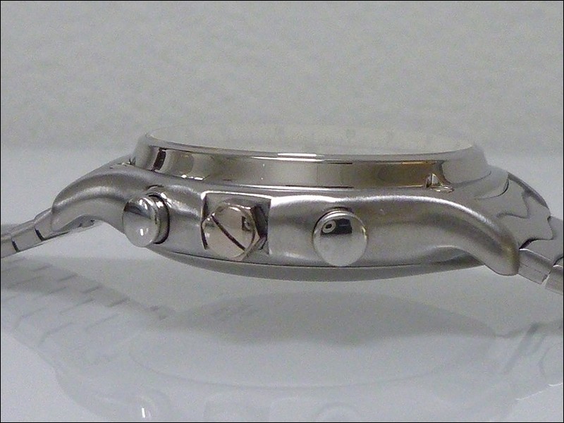 Screw shape crown; bezel and crown not steel but white gold