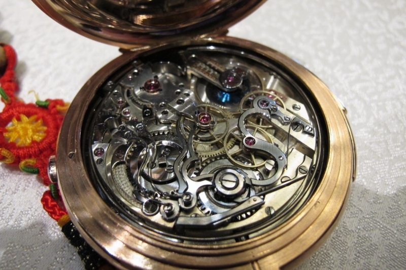 WOW! This PW and movement is HUGE. Min Repeater Chronograph in a great condition! My friend is so blessed to have got this from an auction. The chimes are beautiful