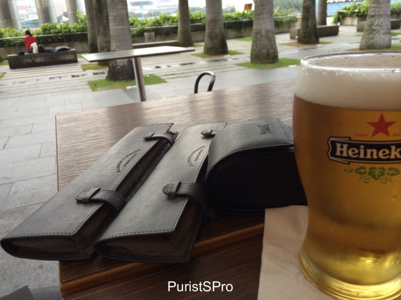 A lonely moderator waiting for his friends. Thank God for the beer, a more faith companion than the watches I brought (until I have finished it!)