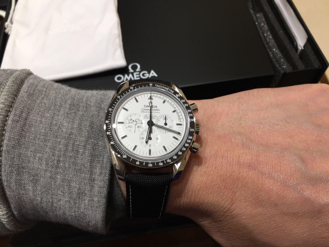 Plastic Off, what a clean dial, doesn't look busy at all.