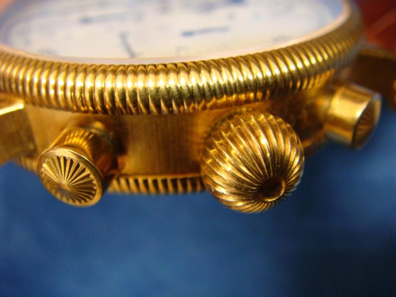 The signature Onion Crown in full 18K YG!