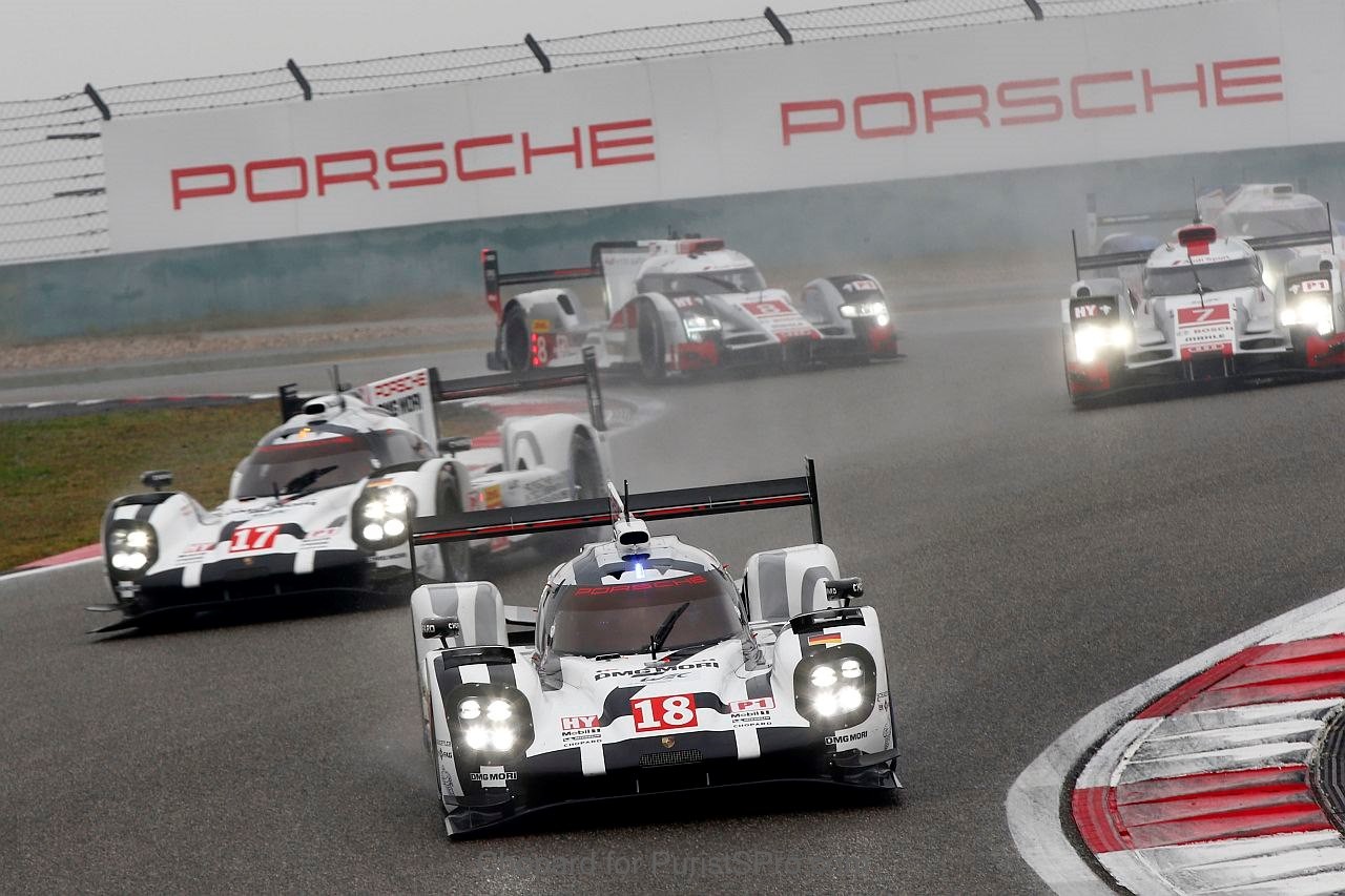 Porsche leading 6 Hours of Shanghai Race in the rain