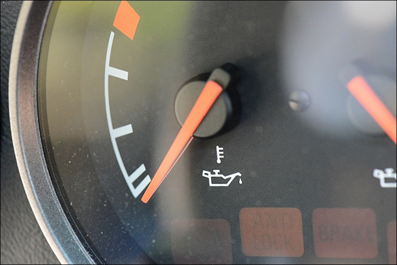 Oil temp gauge. Critical for an air-cooled engine