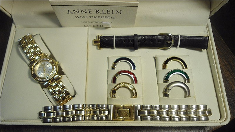 My box set with extra strap and bezel