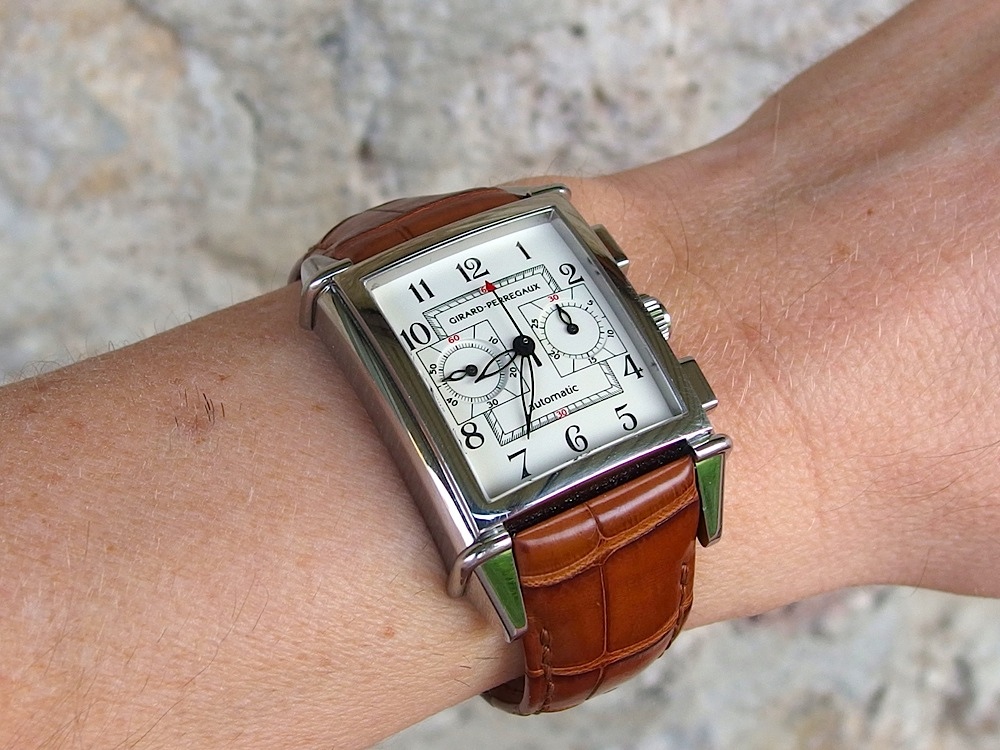 Watch by Girard Perregaux, Vintage 1945, Vintage 45 Chronograph, 2599