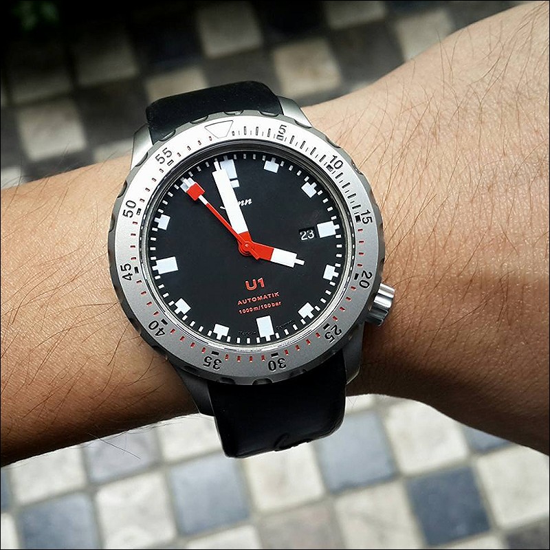 Sinn watch listing
