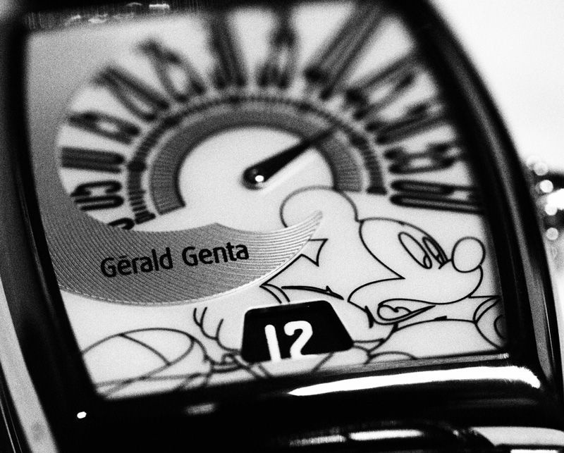 lies a running mouse...