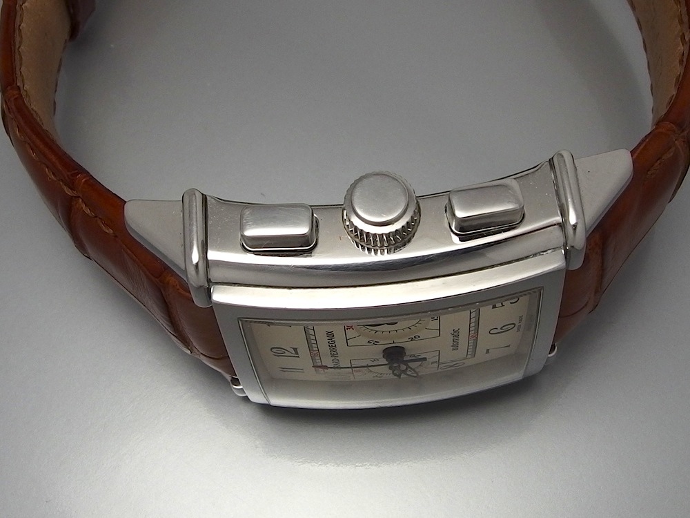Watch by Girard Perregaux, Vintage 1945, Vintage 45 Chronograph, 2599