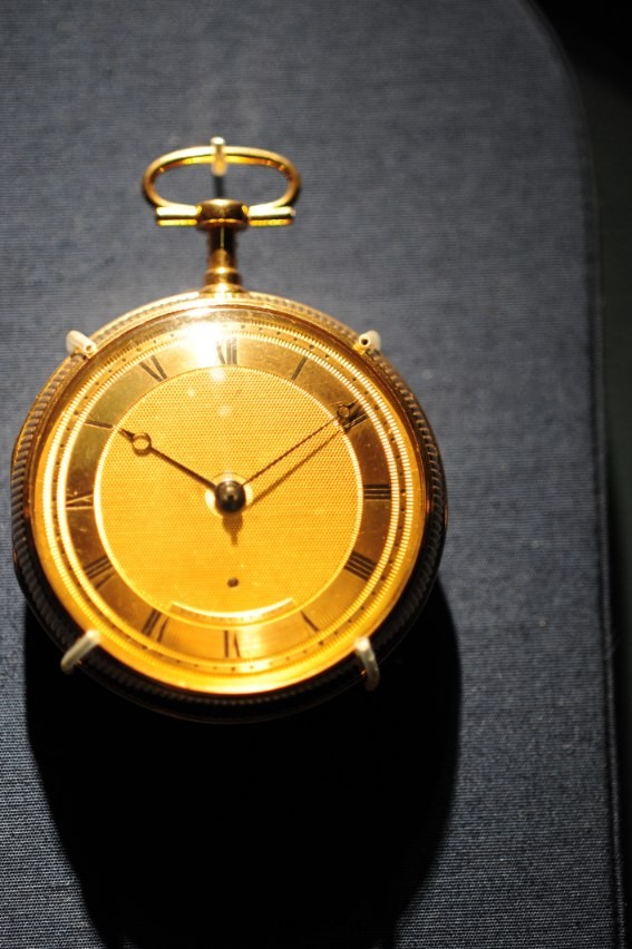 This minute repeating watch with grand and petite sonneries was sold in 1805 for 3600 Francs, with a discount of 400 Francs. 