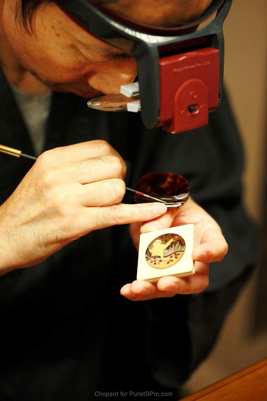 Painting Coloured Lacquer Elements
