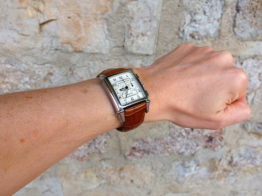 Watch by Girard Perregaux, Vintage 1945, Vintage 45 Chronograph, 2599