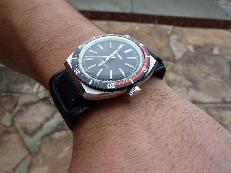 Looks cools with this vintage bund strap