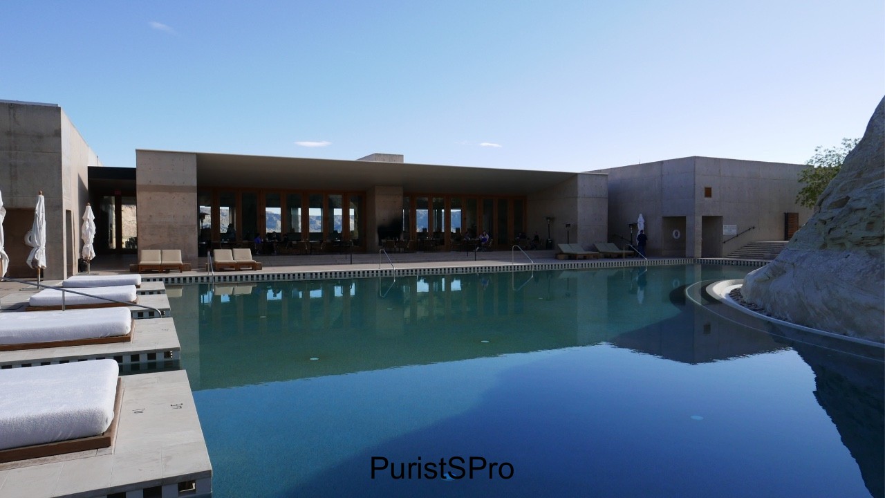 View from other corner to the restaurant