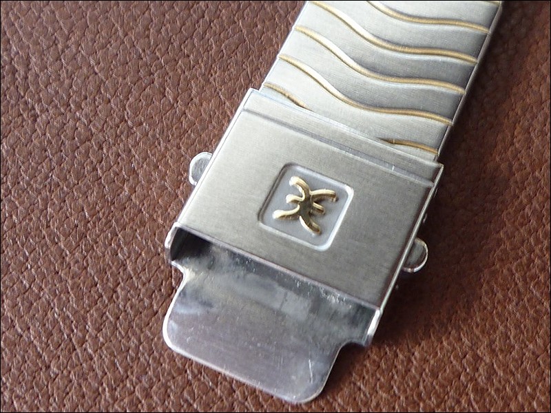 bracelet with no deployment clasp, easy to lose the lot......