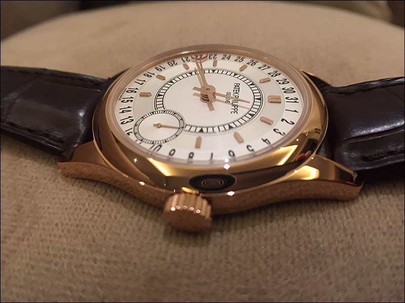 3D effect of the stick hour markers